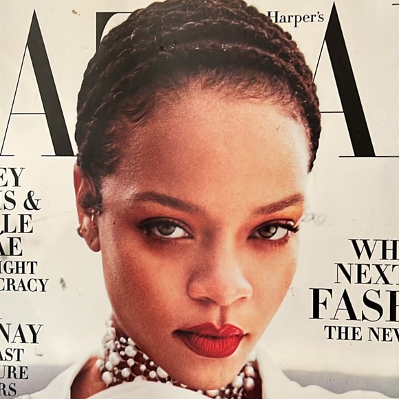 "Collectors" Harper's Bazaer Magazine (Rhianna) 2020 lssue - Picture 11 of 12